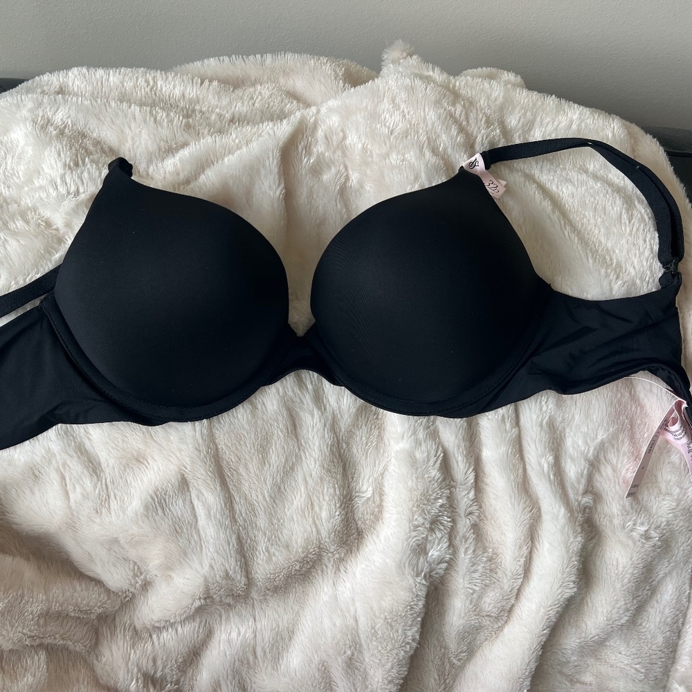 Victoria’s Secret push-up plunge bra